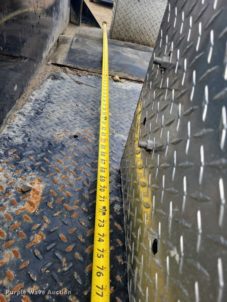 image for item NK9968 2018 Ford F250 Super Duty XL Crew Cab flatbed pickup truck