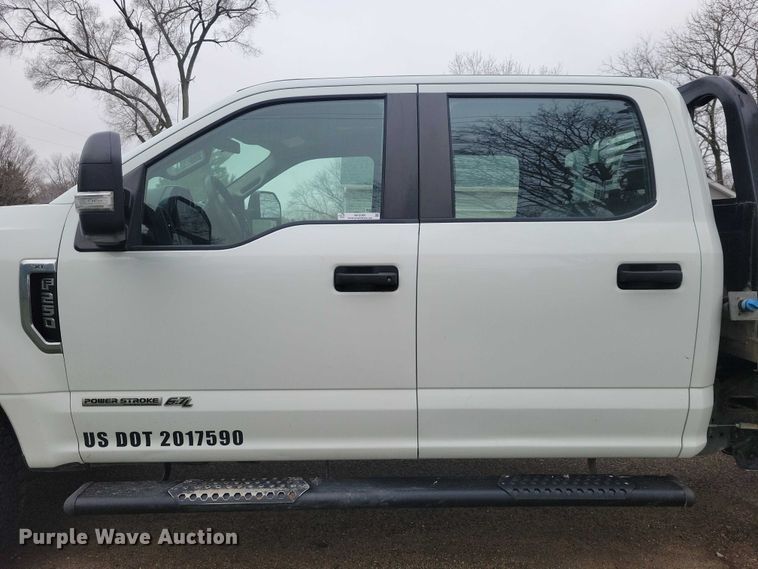 image for item NK9968 2018 Ford F250 Super Duty XL Crew Cab flatbed pickup truck