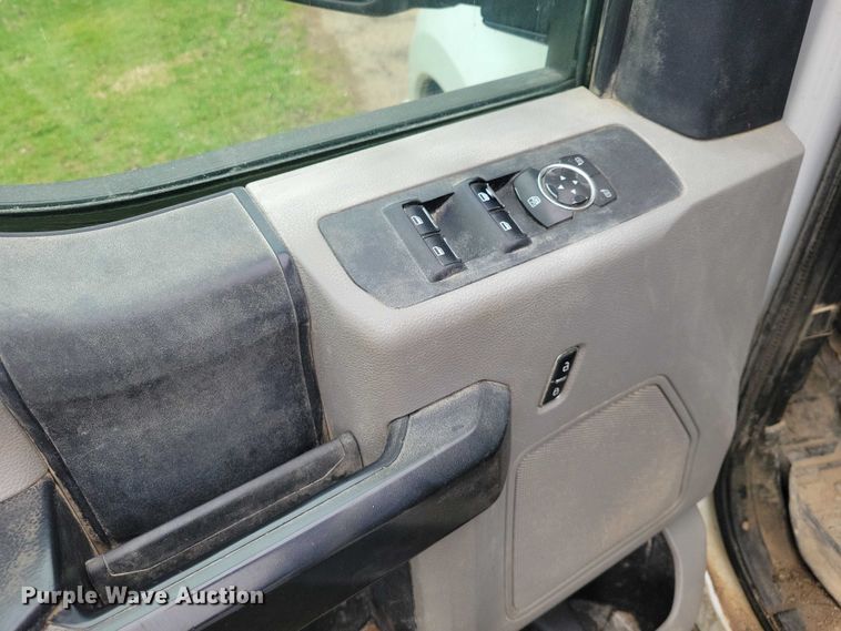 image for item NK9968 2018 Ford F250 Super Duty XL Crew Cab flatbed pickup truck