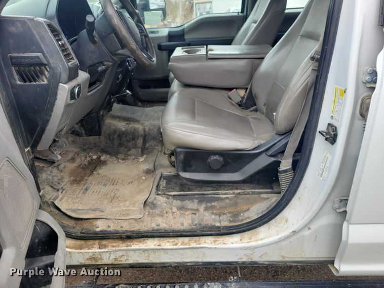 image for item NK9968 2018 Ford F250 Super Duty XL Crew Cab flatbed pickup truck