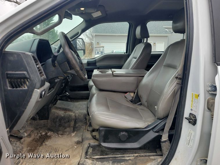 image for item NK9968 2018 Ford F250 Super Duty XL Crew Cab flatbed pickup truck