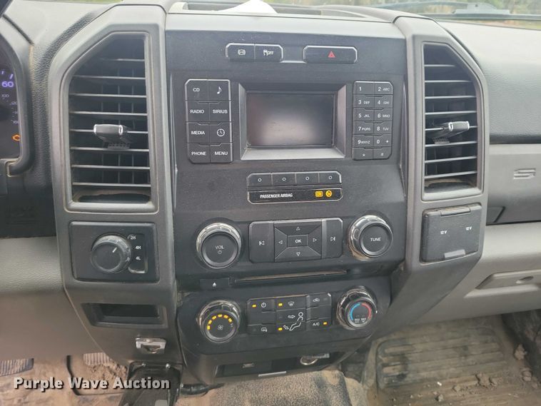 image for item NK9968 2018 Ford F250 Super Duty XL Crew Cab flatbed pickup truck