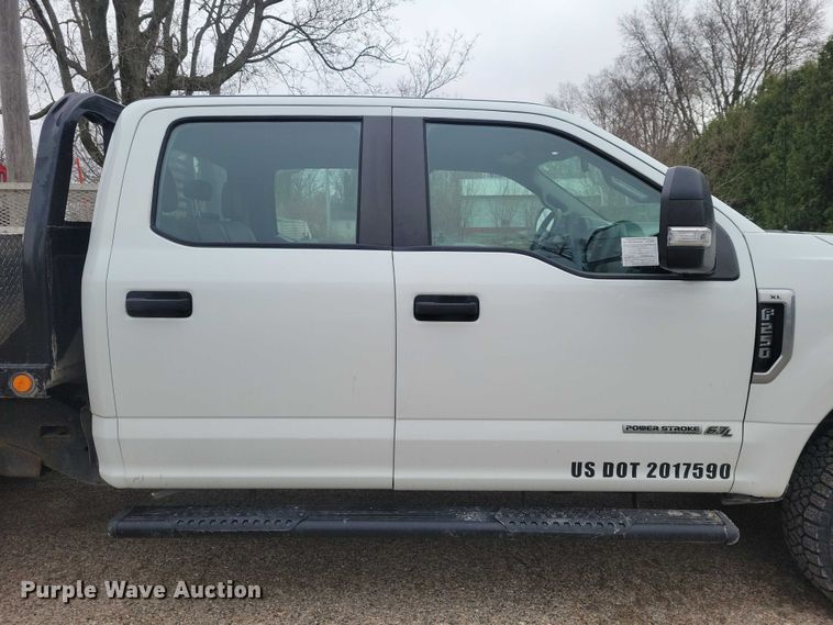 image for item NK9968 2018 Ford F250 Super Duty XL Crew Cab flatbed pickup truck