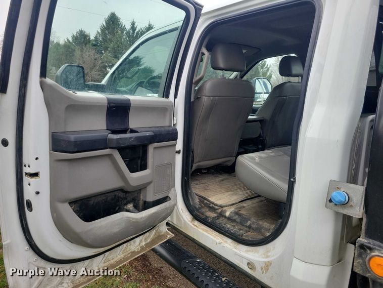 image for item NK9968 2018 Ford F250 Super Duty XL Crew Cab flatbed pickup truck