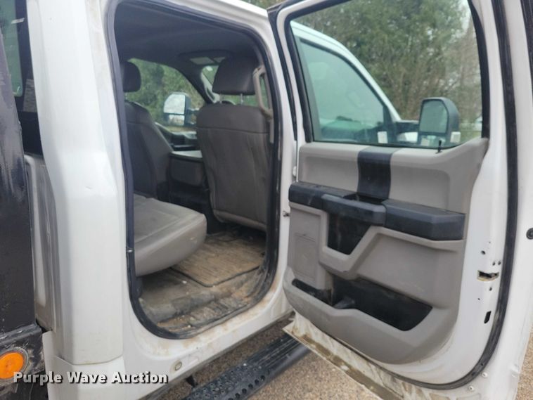 image for item NK9968 2018 Ford F250 Super Duty XL Crew Cab flatbed pickup truck