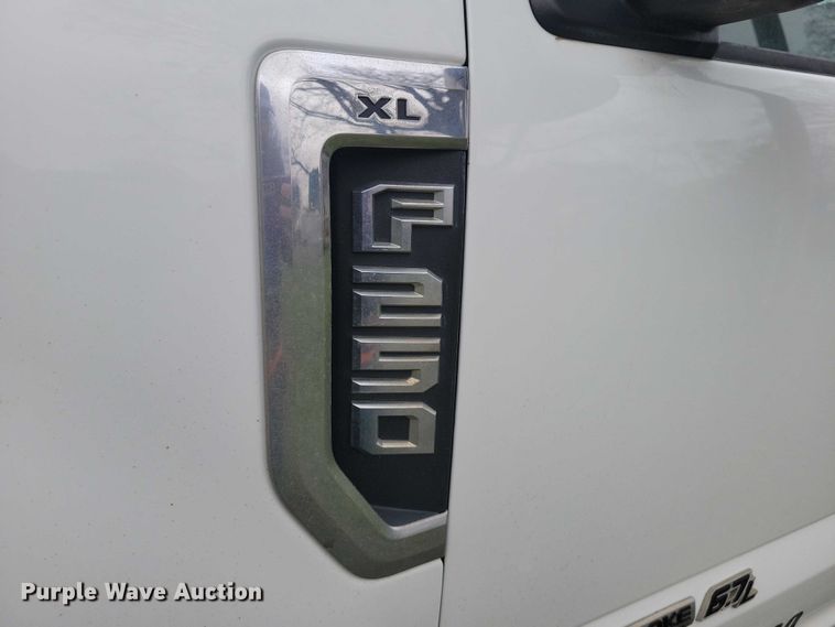 image for item NK9968 2018 Ford F250 Super Duty XL Crew Cab flatbed pickup truck