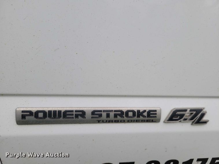 image for item NK9968 2018 Ford F250 Super Duty XL Crew Cab flatbed pickup truck