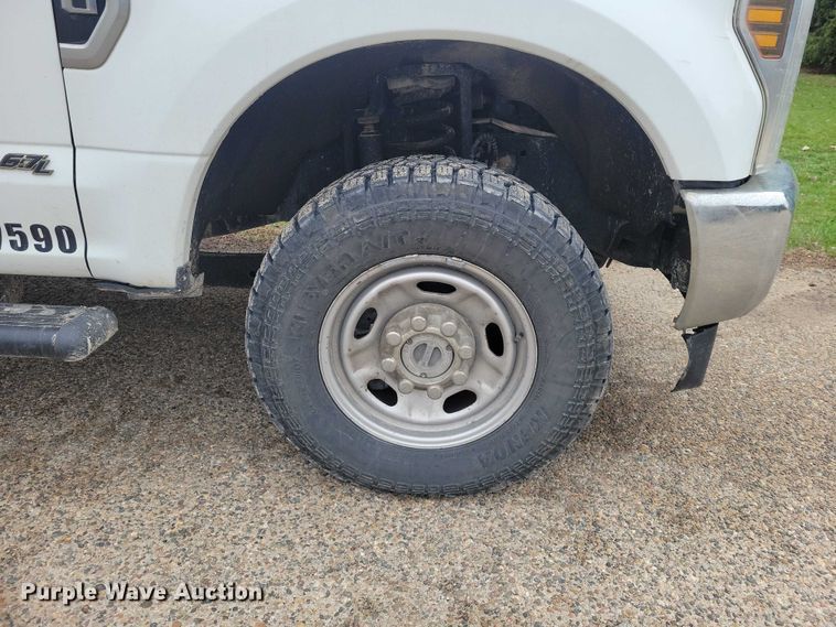 image for item NK9968 2018 Ford F250 Super Duty XL Crew Cab flatbed pickup truck