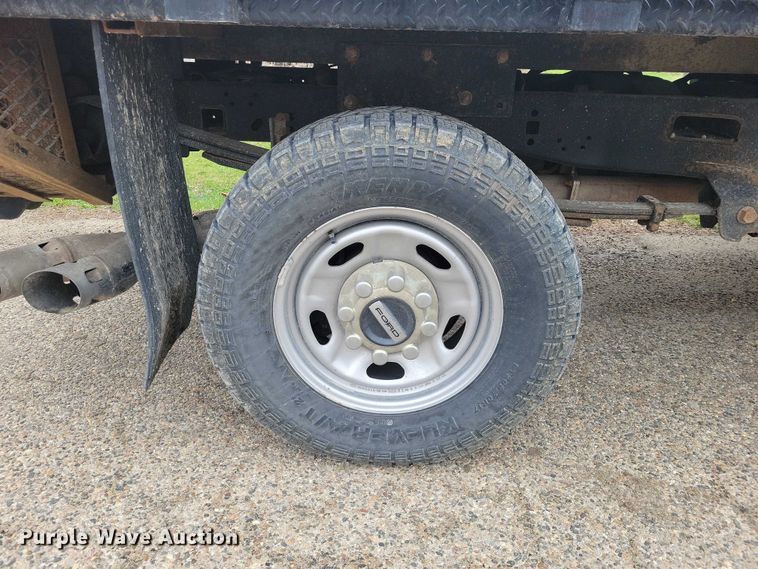 image for item NK9968 2018 Ford F250 Super Duty XL Crew Cab flatbed pickup truck