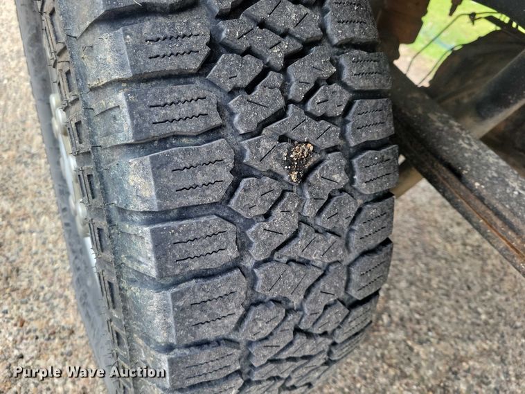 image for item NK9968 2018 Ford F250 Super Duty XL Crew Cab flatbed pickup truck