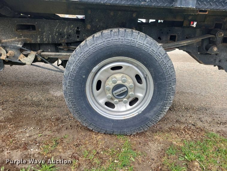 image for item NK9968 2018 Ford F250 Super Duty XL Crew Cab flatbed pickup truck