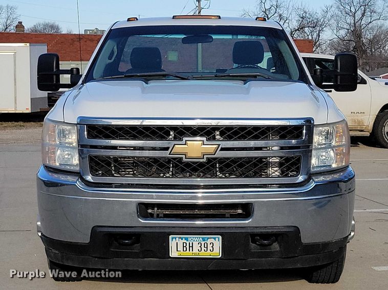 image for item NK9989 2011 Chevrolet Silverado 3500HD pickup truck cab and chassis