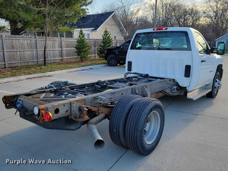 image for item NK9989 2011 Chevrolet Silverado 3500HD pickup truck cab and chassis