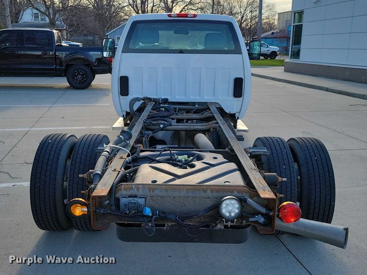 image for item NK9989 2011 Chevrolet Silverado 3500HD pickup truck cab and chassis