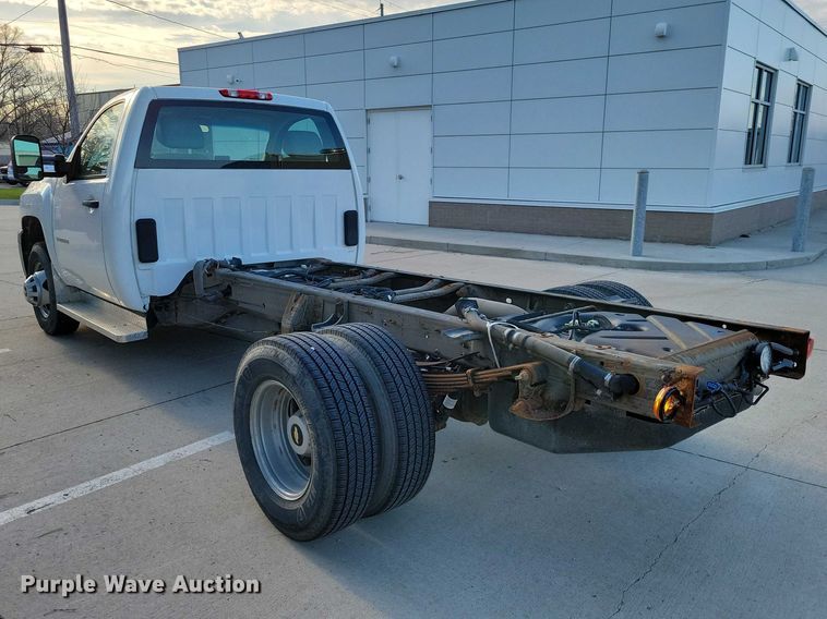 image for item NK9989 2011 Chevrolet Silverado 3500HD pickup truck cab and chassis