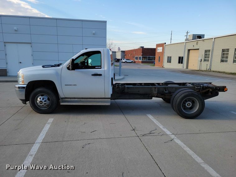 image for item NK9989 2011 Chevrolet Silverado 3500HD pickup truck cab and chassis
