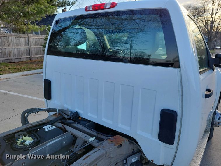 image for item NK9989 2011 Chevrolet Silverado 3500HD pickup truck cab and chassis