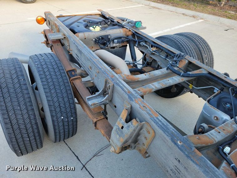 image for item NK9989 2011 Chevrolet Silverado 3500HD pickup truck cab and chassis