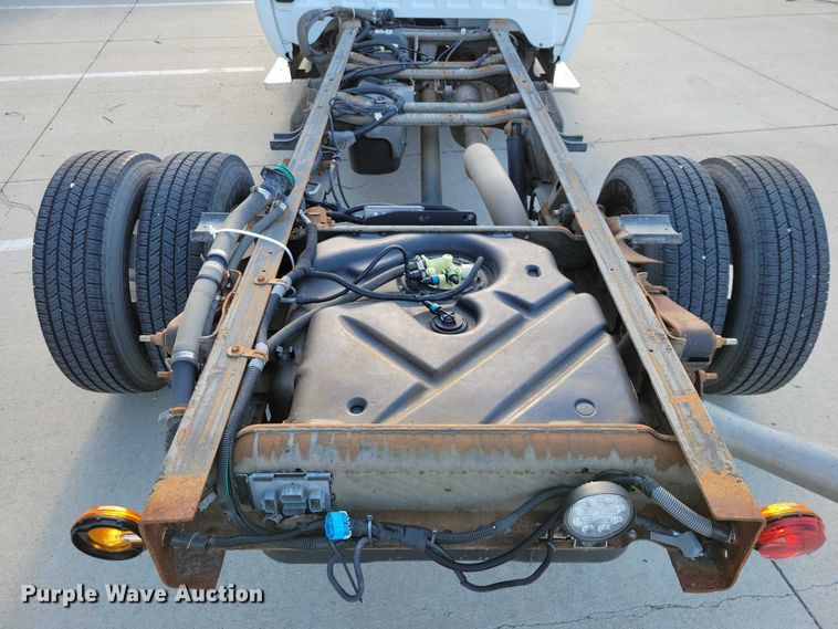 image for item NK9989 2011 Chevrolet Silverado 3500HD pickup truck cab and chassis