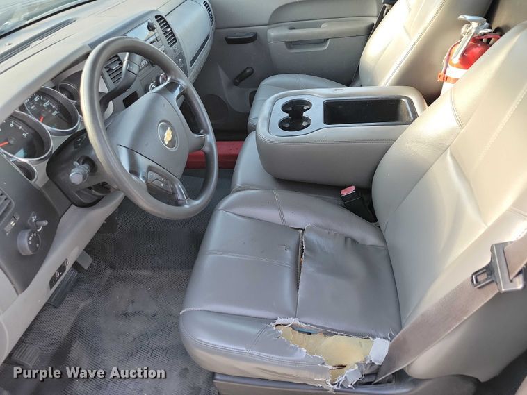 image for item NK9989 2011 Chevrolet Silverado 3500HD pickup truck cab and chassis