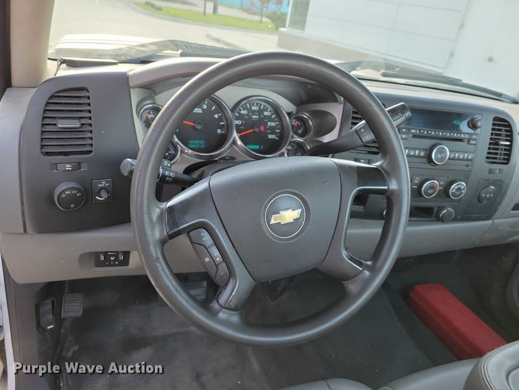 image for item NK9989 2011 Chevrolet Silverado 3500HD pickup truck cab and chassis