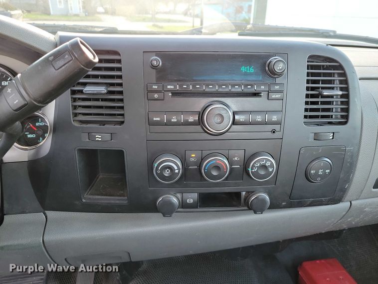 image for item NK9989 2011 Chevrolet Silverado 3500HD pickup truck cab and chassis