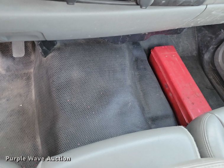 image for item NK9989 2011 Chevrolet Silverado 3500HD pickup truck cab and chassis