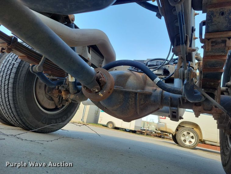 image for item NK9989 2011 Chevrolet Silverado 3500HD pickup truck cab and chassis