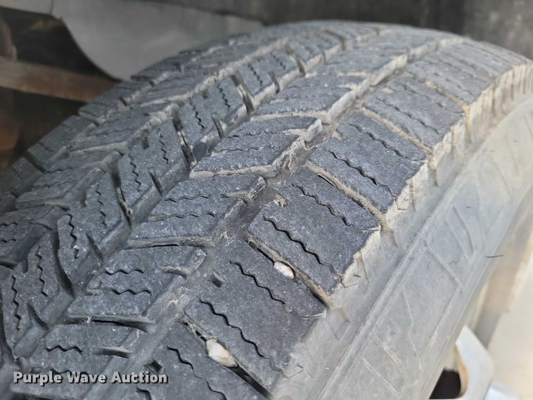 image for item NK9989 2011 Chevrolet Silverado 3500HD pickup truck cab and chassis