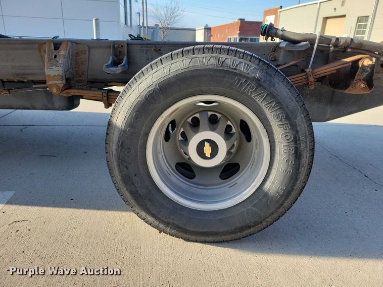 image for item NK9989 2011 Chevrolet Silverado 3500HD pickup truck cab and chassis