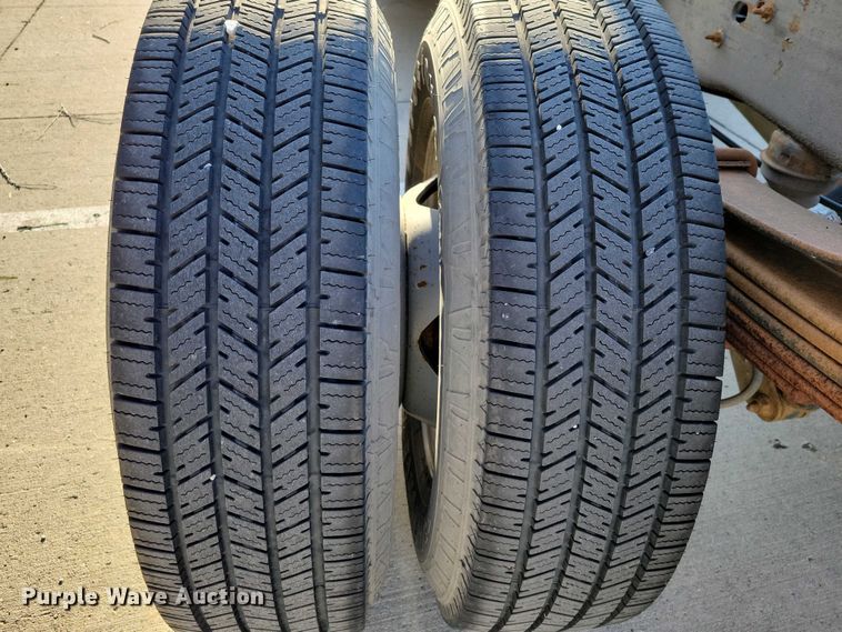 image for item NK9989 2011 Chevrolet Silverado 3500HD pickup truck cab and chassis