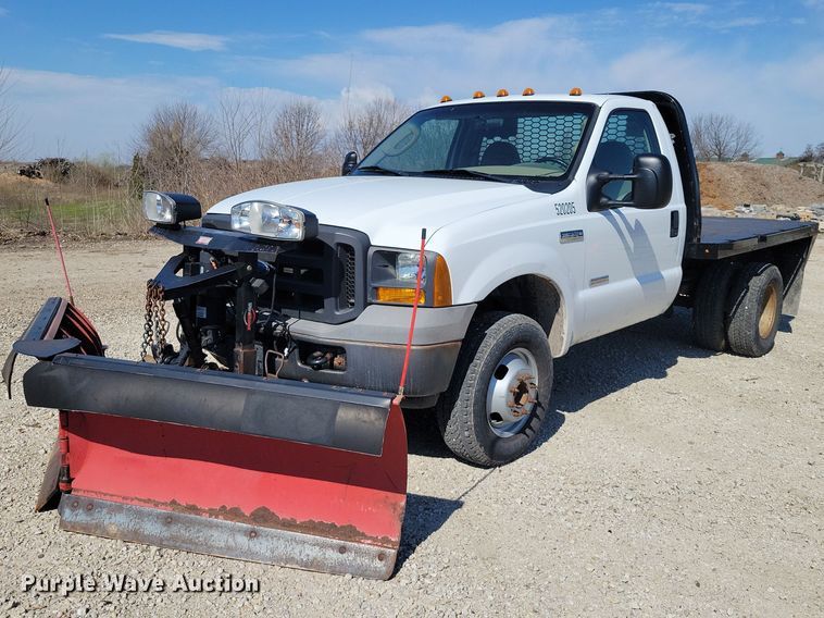 image for item NK9990 2005 Ford F350 Super Duty flatbed pickup truck