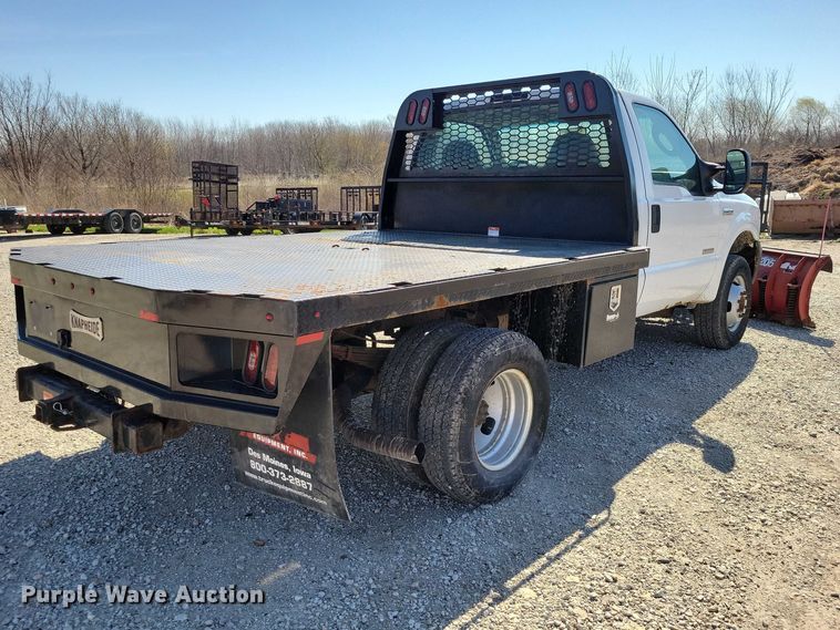 image for item NK9990 2005 Ford F350 Super Duty flatbed pickup truck
