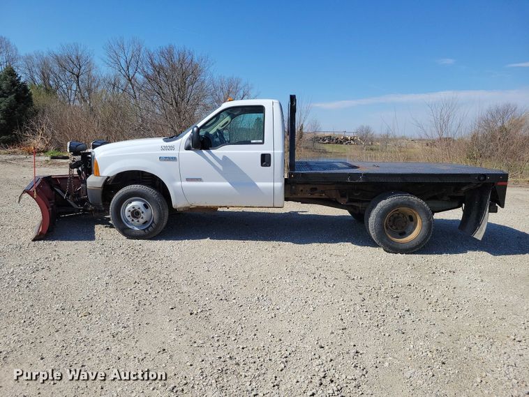 image for item NK9990 2005 Ford F350 Super Duty flatbed pickup truck