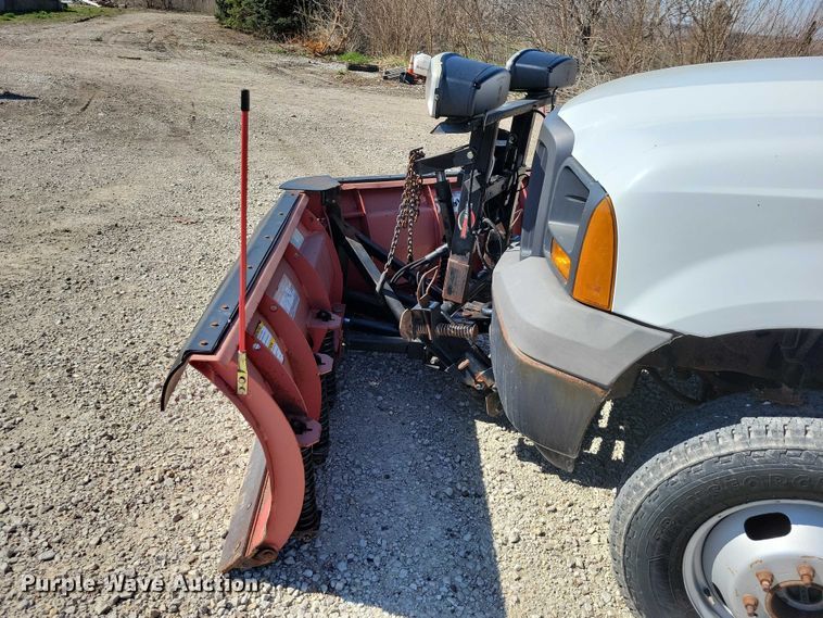 image for item NK9990 2005 Ford F350 Super Duty flatbed pickup truck