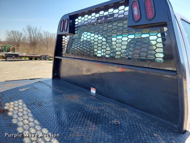 image for item NK9990 2005 Ford F350 Super Duty flatbed pickup truck