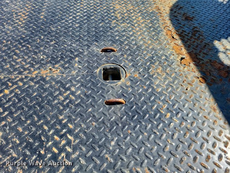 image for item NK9990 2005 Ford F350 Super Duty flatbed pickup truck