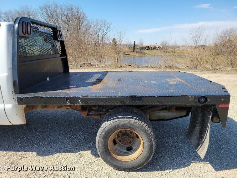 image for item NK9990 2005 Ford F350 Super Duty flatbed pickup truck