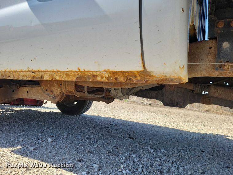 image for item NK9990 2005 Ford F350 Super Duty flatbed pickup truck