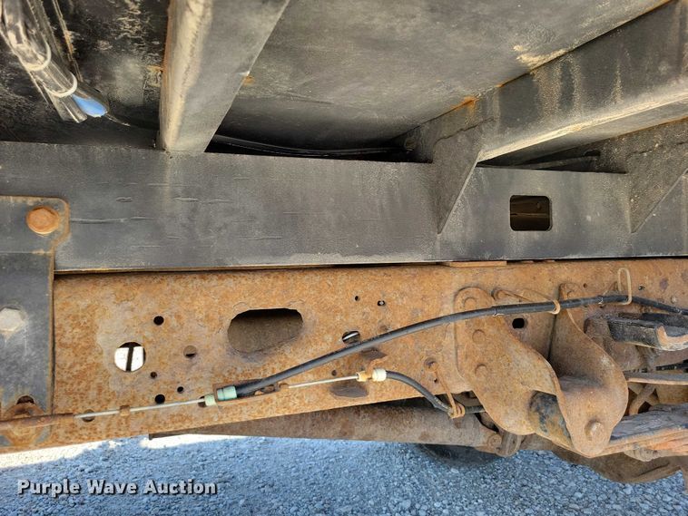 image for item NK9990 2005 Ford F350 Super Duty flatbed pickup truck