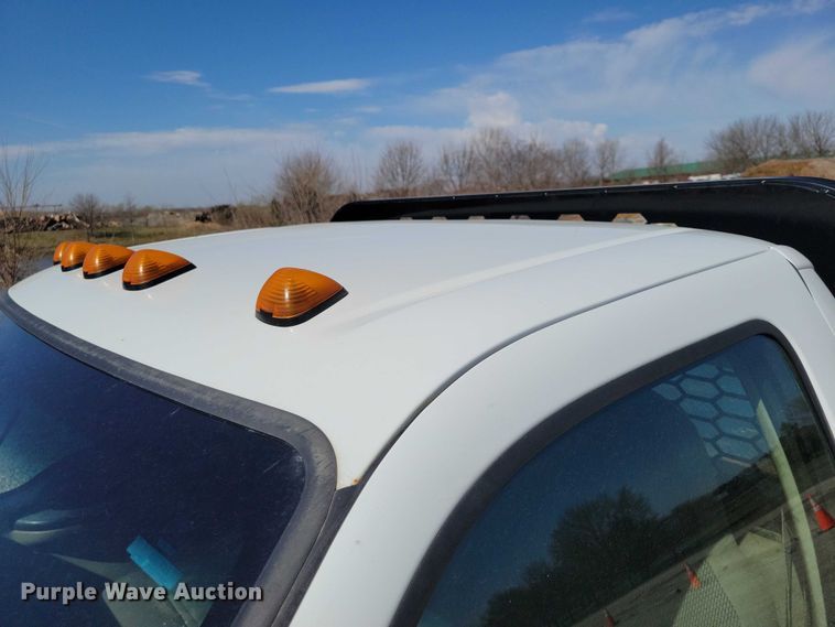 image for item NK9990 2005 Ford F350 Super Duty flatbed pickup truck