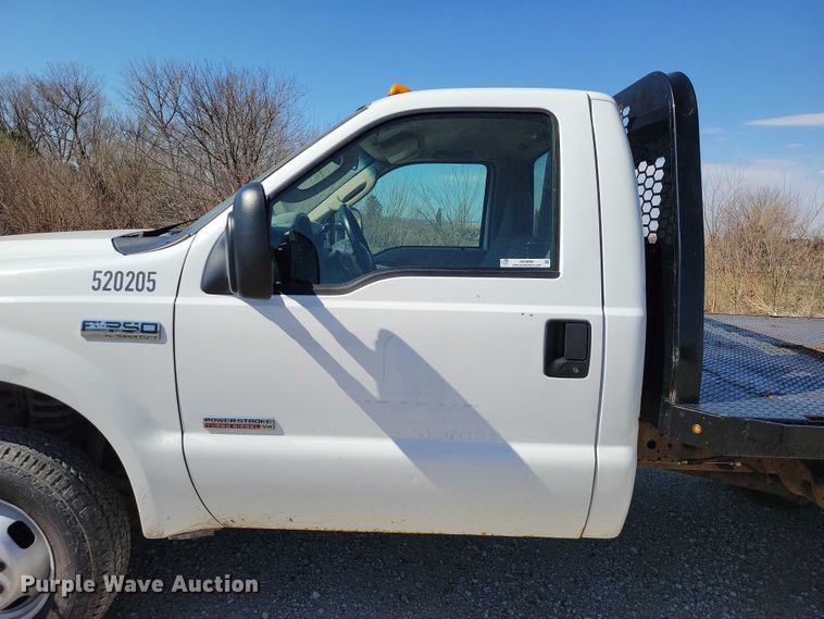 image for item NK9990 2005 Ford F350 Super Duty flatbed pickup truck
