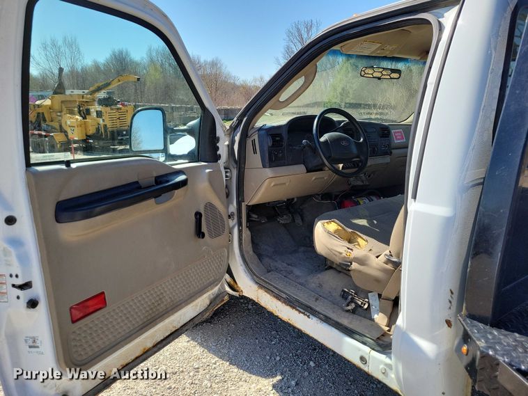 image for item NK9990 2005 Ford F350 Super Duty flatbed pickup truck