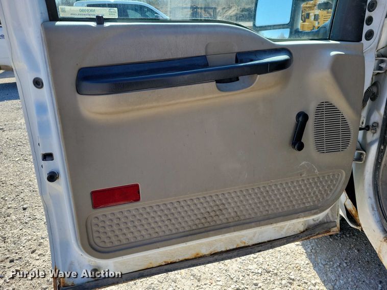 image for item NK9990 2005 Ford F350 Super Duty flatbed pickup truck