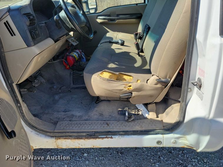 image for item NK9990 2005 Ford F350 Super Duty flatbed pickup truck