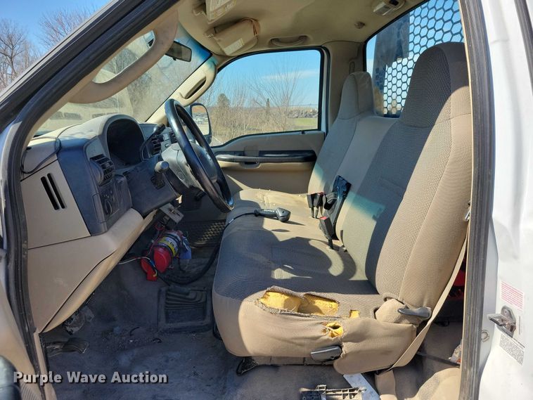 image for item NK9990 2005 Ford F350 Super Duty flatbed pickup truck