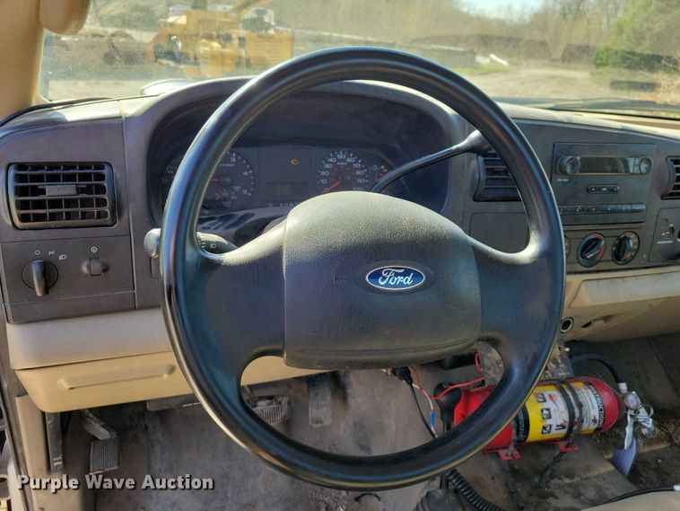 image for item NK9990 2005 Ford F350 Super Duty flatbed pickup truck