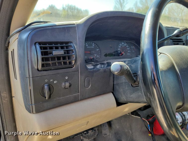 image for item NK9990 2005 Ford F350 Super Duty flatbed pickup truck