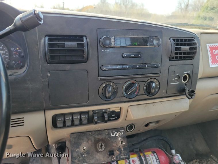 image for item NK9990 2005 Ford F350 Super Duty flatbed pickup truck