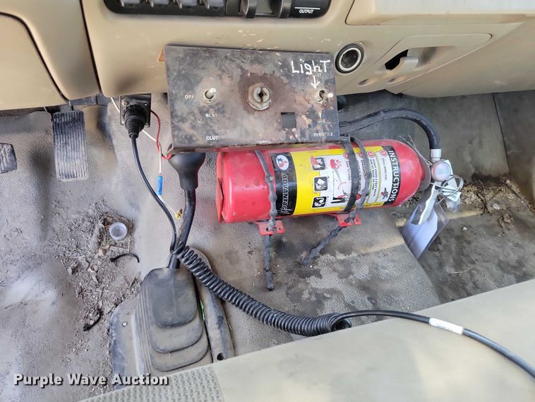 image for item NK9990 2005 Ford F350 Super Duty flatbed pickup truck